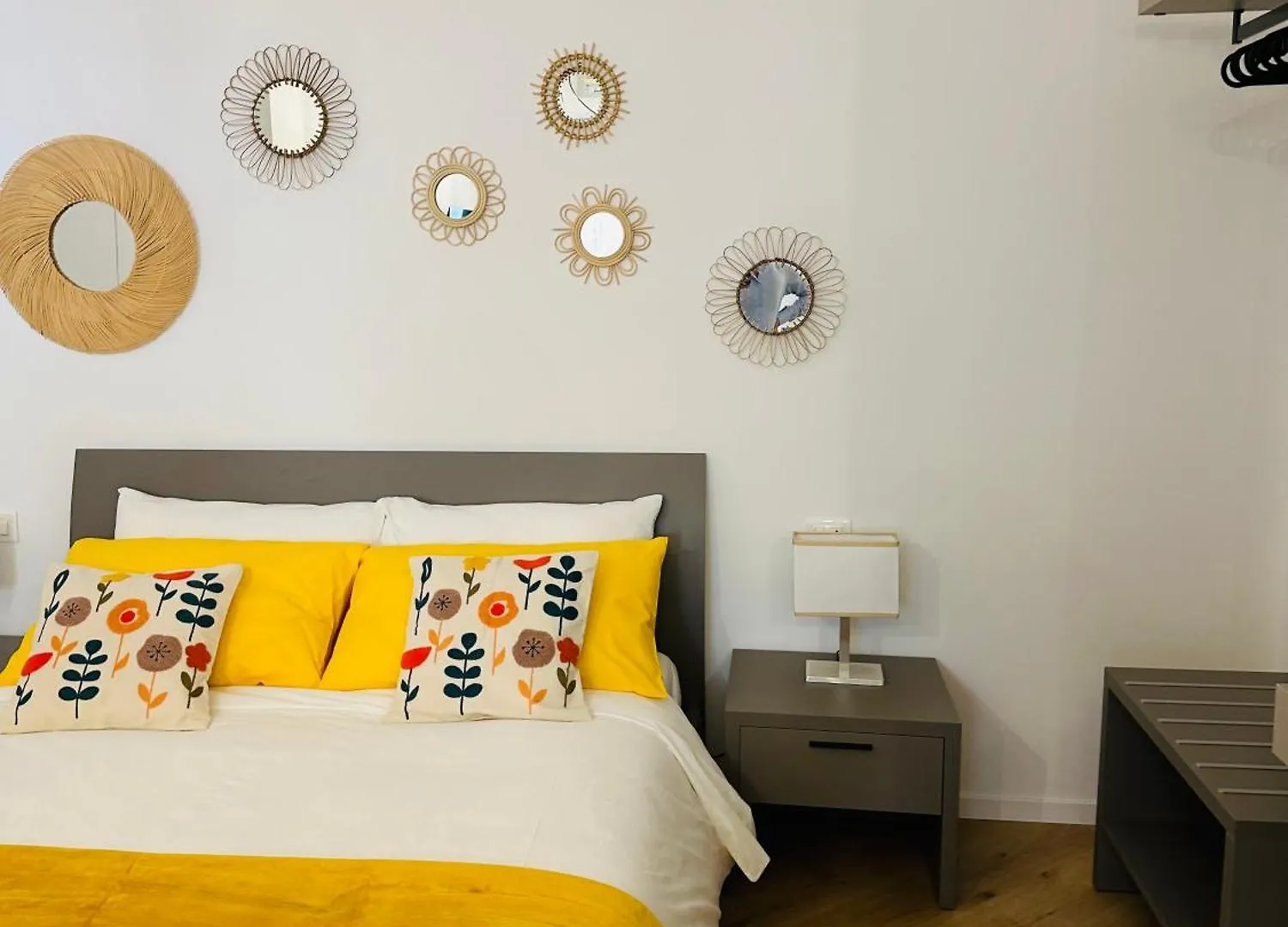 Yellow Apartment 巴里