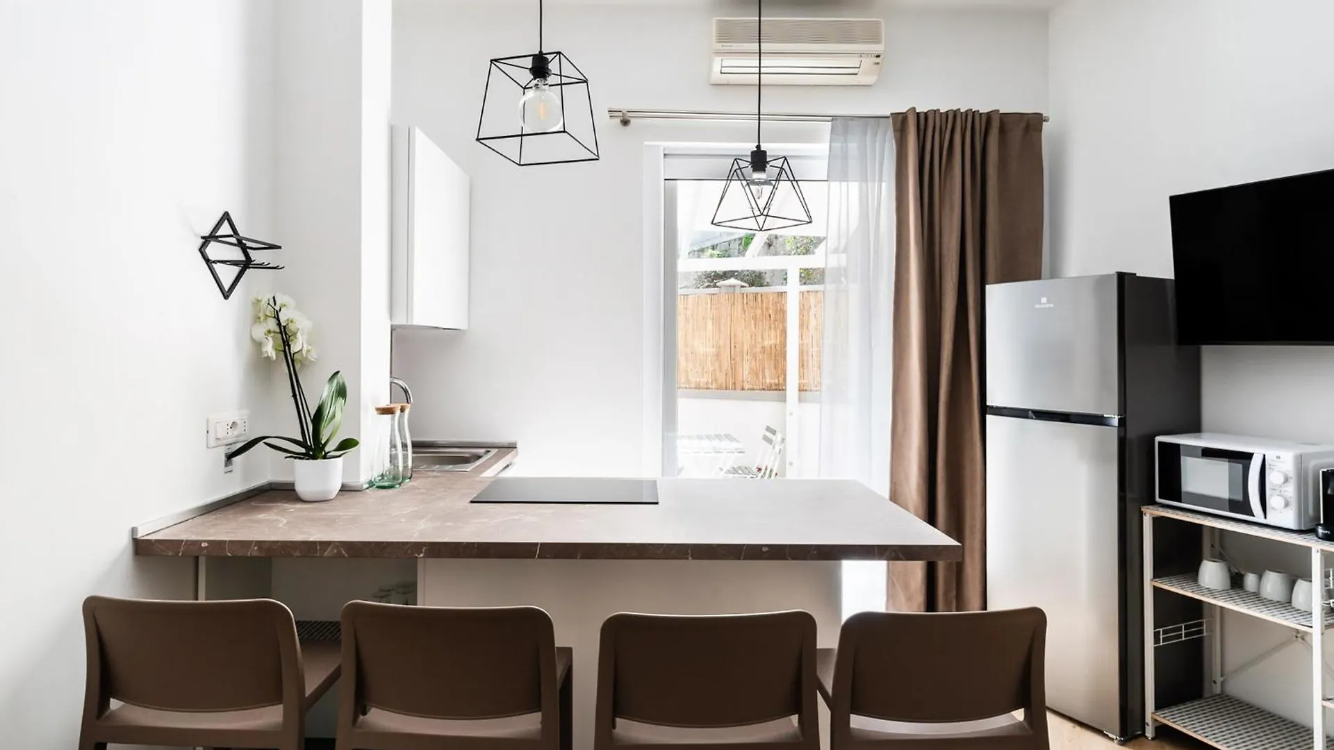 Yellow Apartment 巴里